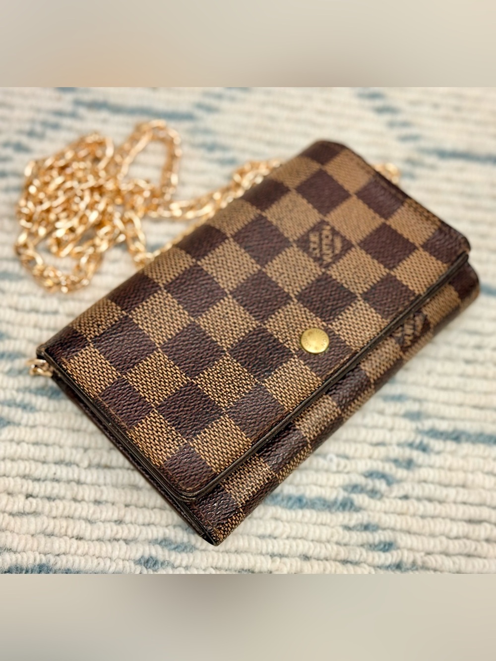 LOUIS VUITTON Vintage Y2K Damier Ebene Monogram Canvas Wallet W/ Crossbody - Picture 4 of 16